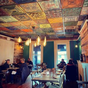 Under the moon tasty & charming dining